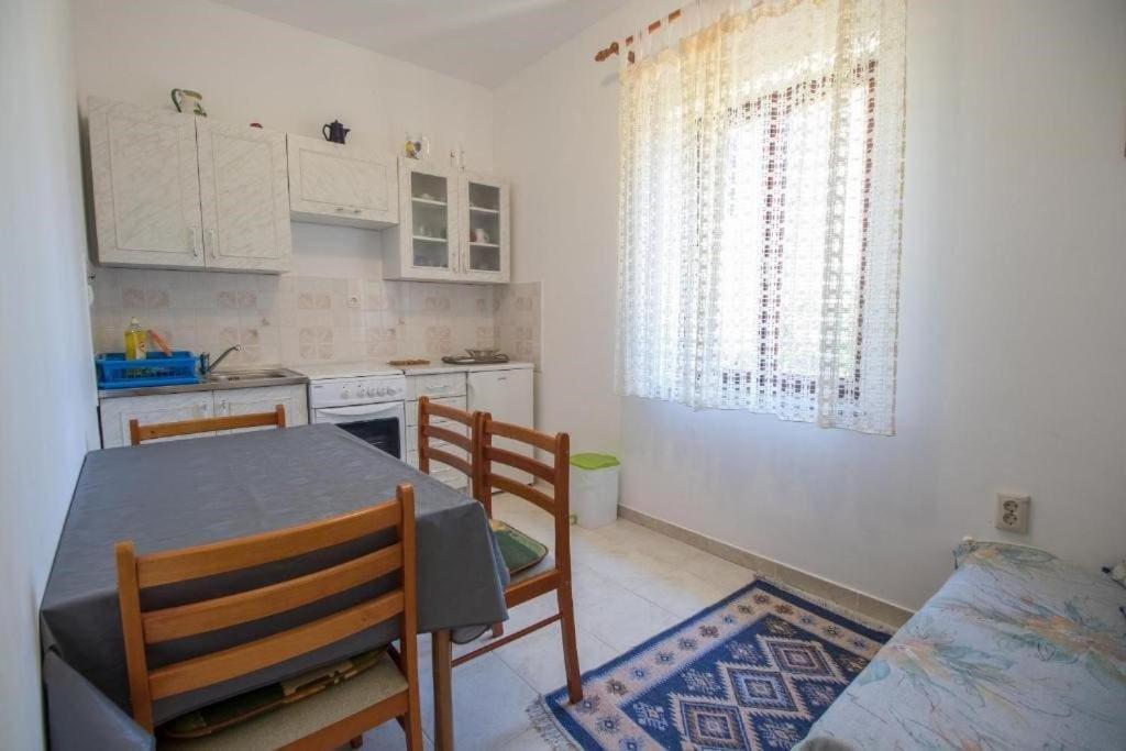 Nedjeljko Apartment *